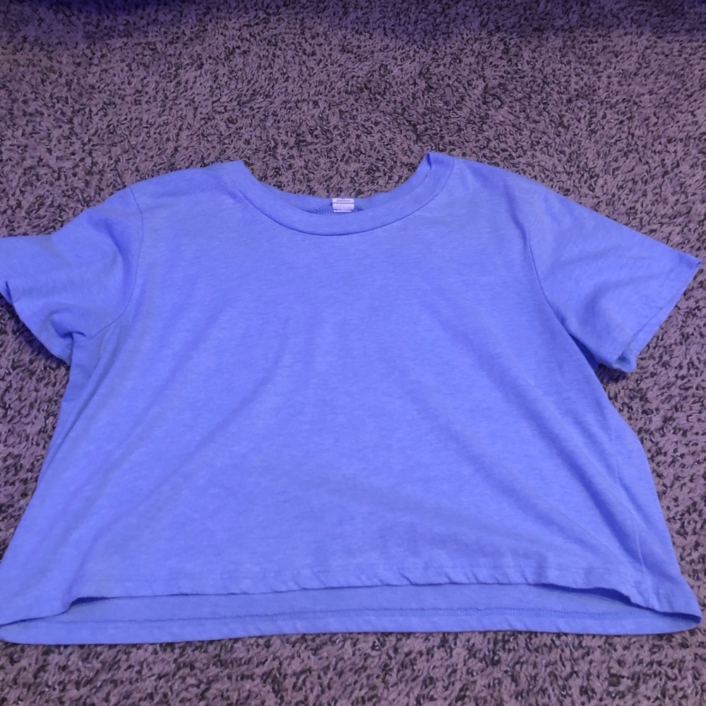 blue cropped tee